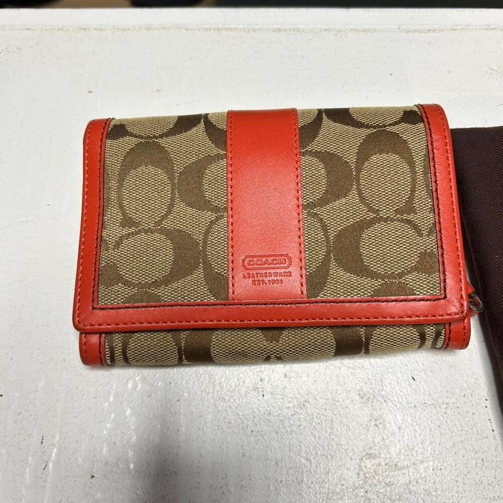 Coach Canvas Leather Shoulder Bag with Matching Wallet - Picture 2 of 8